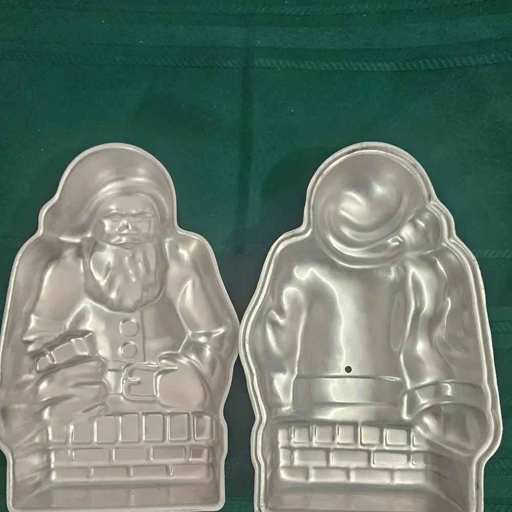 Vintage Aluminum 3D Santa-in-a-Chimney Cake Pan